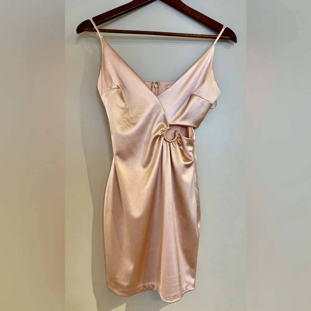 Guess| Y2K Blush Satin Sexy Mini Dress w/Ring Detail & Side Cut Out Sz XS - Picture 3 of 8